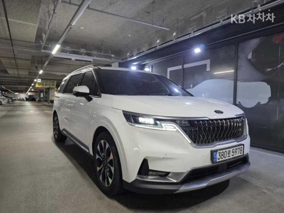 Kia Carnival 4th generation D2.2 7-seater (Limousine) Signature - Image 1