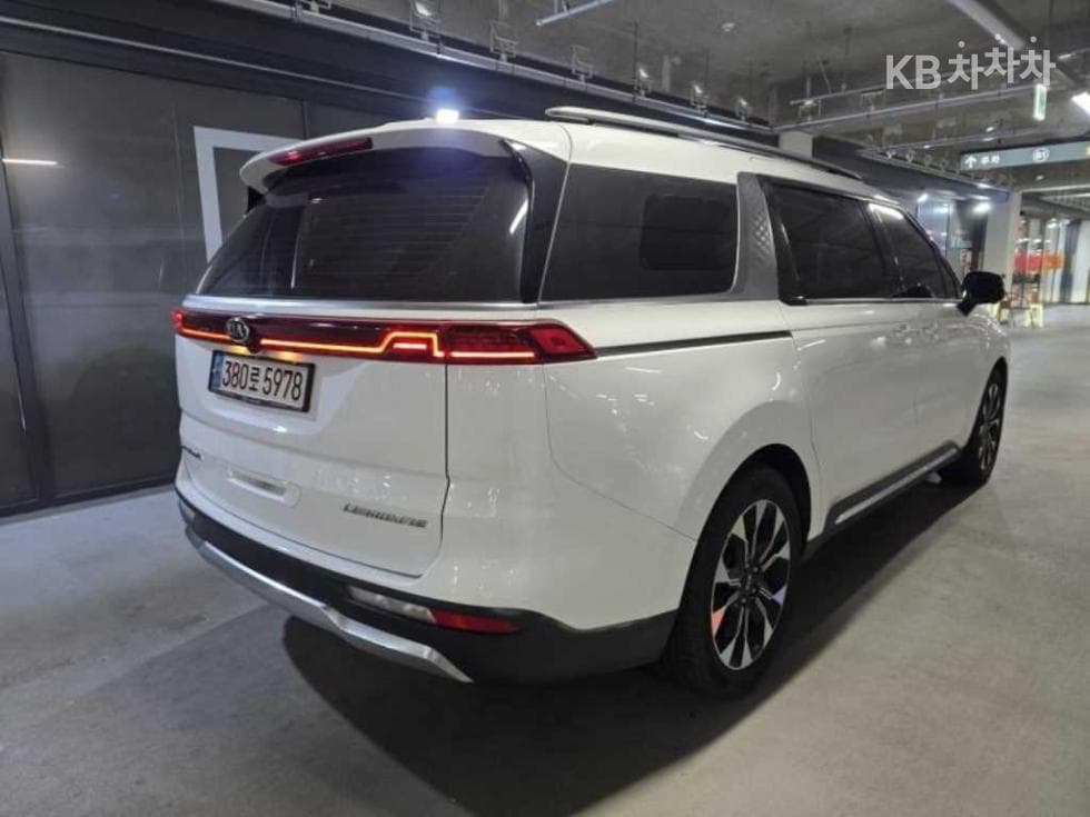 Kia Carnival 4th generationD2.2 7-seater (Limousine) Signature - 4