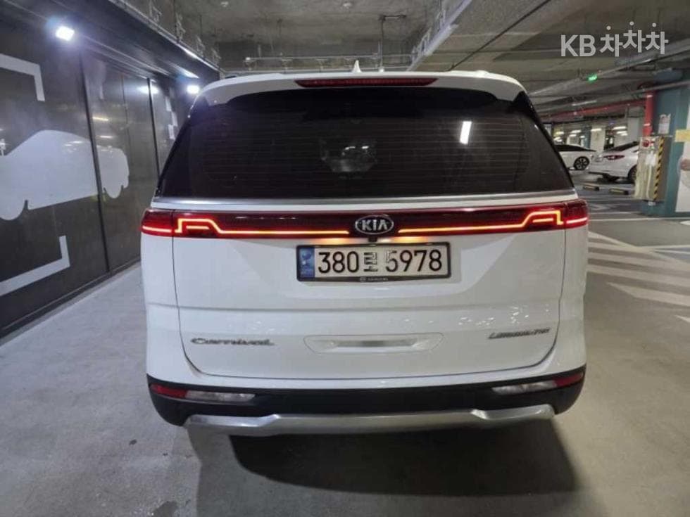 Kia Carnival 4th generationD2.2 7-seater (Limousine) Signature - 5