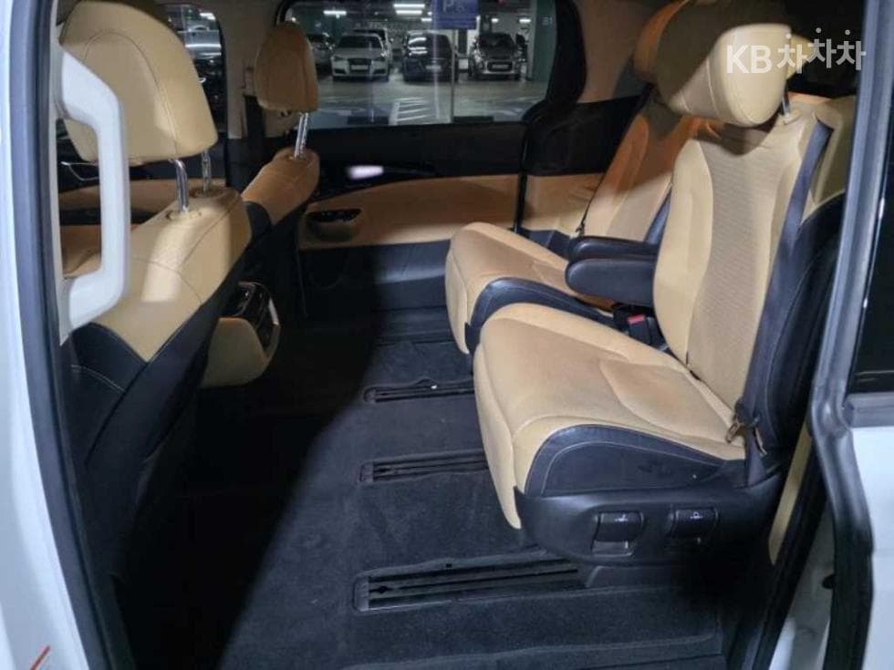 Kia Carnival 4th generationD2.2 7-seater (Limousine) Signature - 7