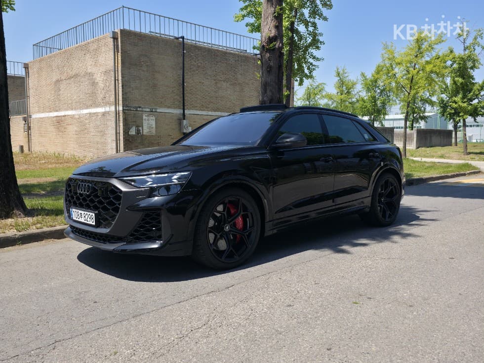 Ауди RS Q8 4.0 Стандартен - Image 1