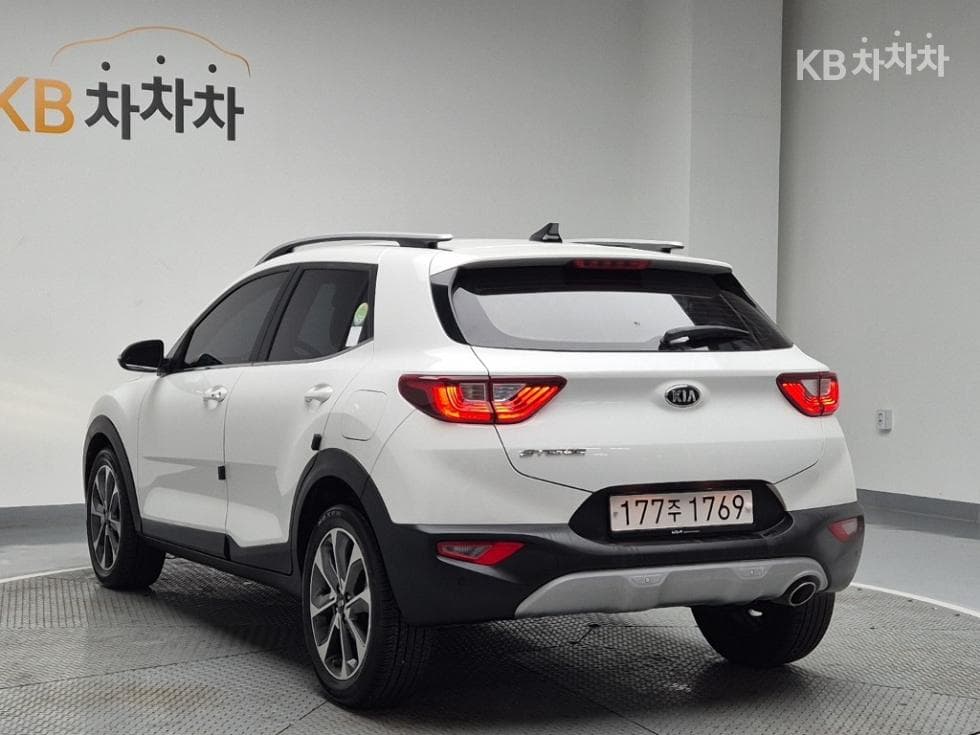 Киа StonicБензин 1.4 MPI Престиж - 2