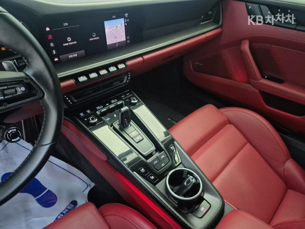 Porsche 911(992)Carrera 4 GTS Cabriolet - 10