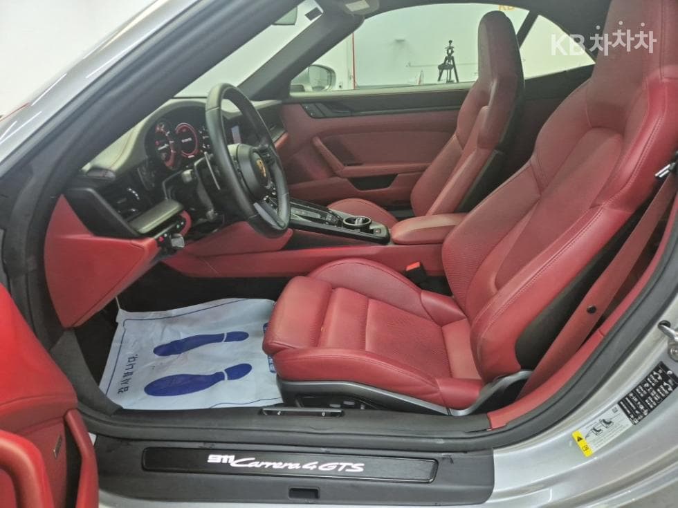 Porsche 911(992)Carrera 4 GTS Cabriolet - 11