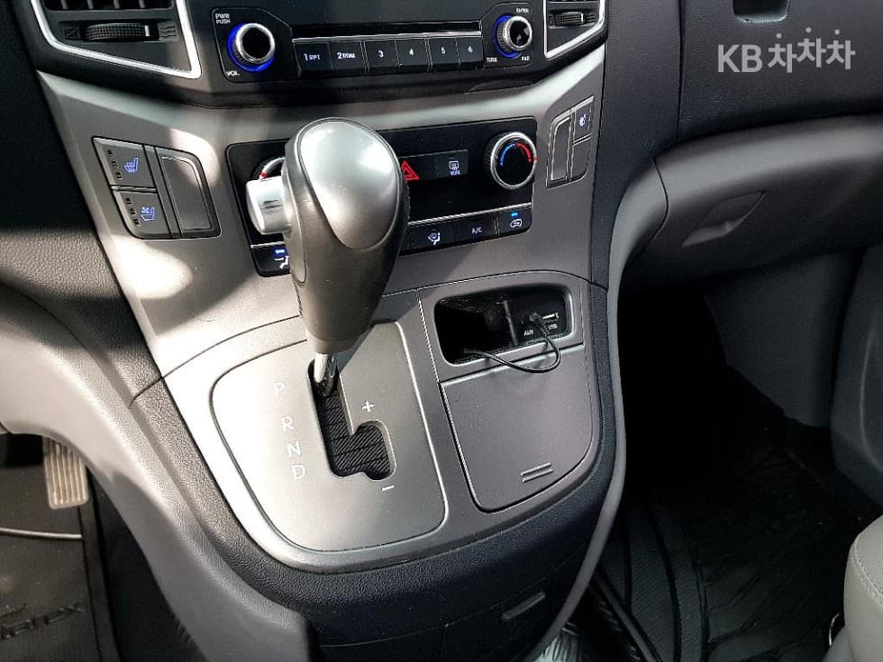 Хюндай The New (фейслифт) 그랜드 Star렉스Ван 5-местен Modern - 13