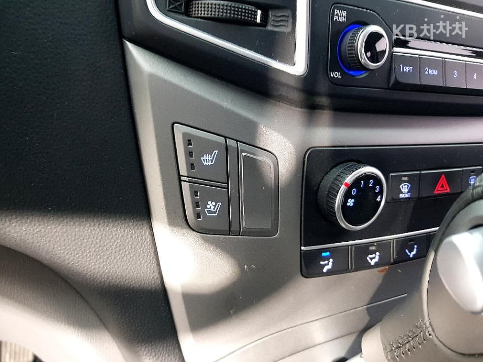 Хюндай The New (фейслифт) 그랜드 Star렉스Ван 5-местен Modern - 14