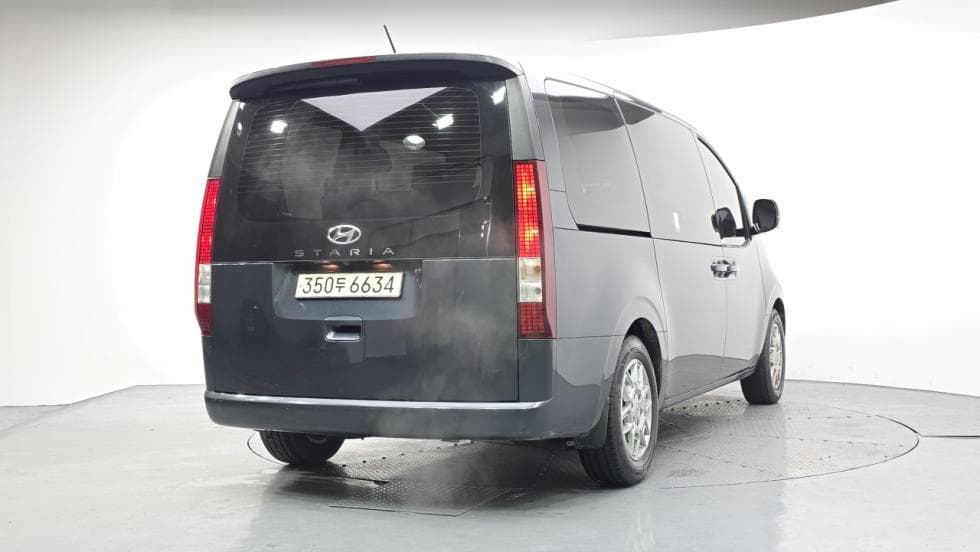 Hyundai Staria3.5 LPG Tourer 9 Modern - 2
