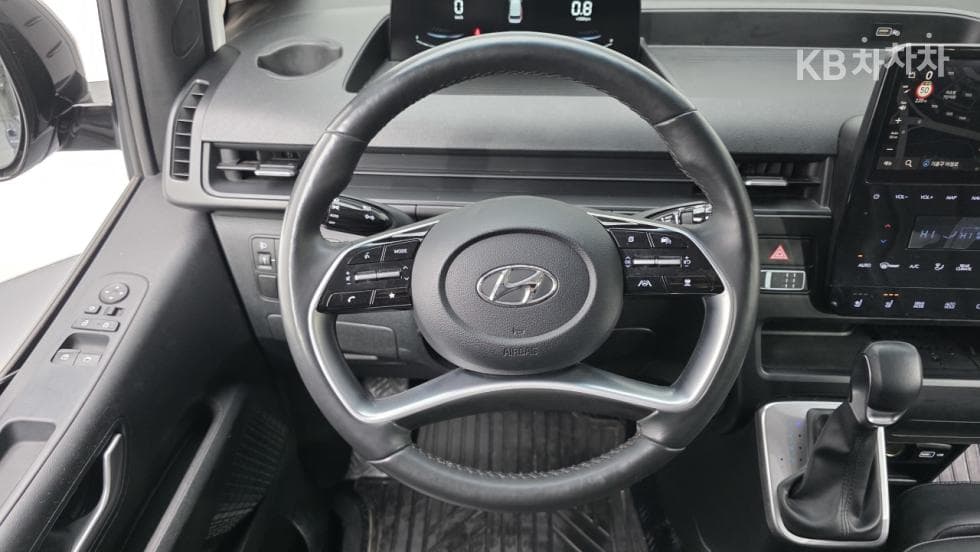 Hyundai Staria3.5 LPG Tourer 9 Modern - 6