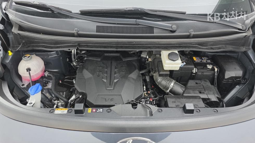 Hyundai Staria3.5 LPG Tourer 9 Modern - 12