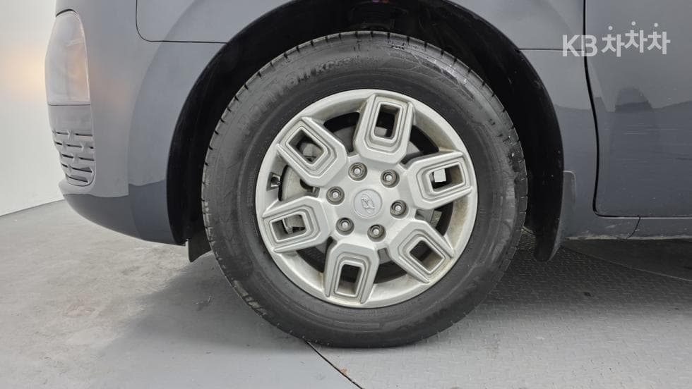 Hyundai Staria3.5 LPG Tourer 9 Modern - 13