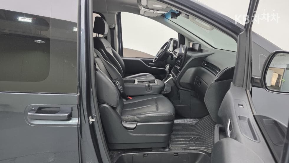 Hyundai Staria3.5 LPG Tourer 9 Modern - 14