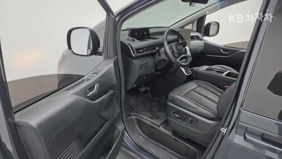 Hyundai Staria3.5 LPG Tourer 9 Modern - 17