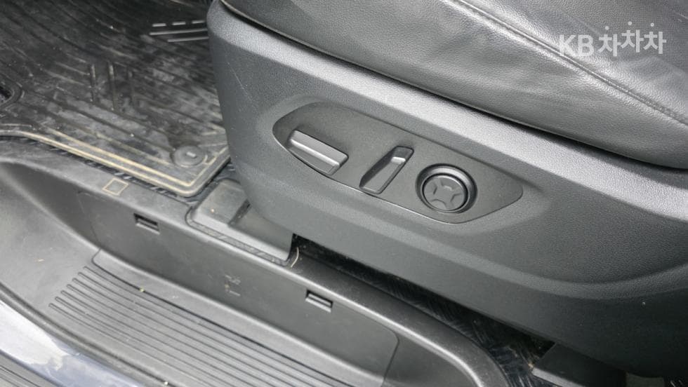 Hyundai Staria3.5 LPG Tourer 9 Modern - 19