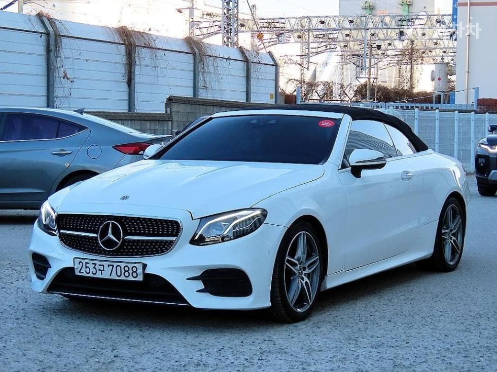 Mercedes-Benz E-Class (W213) E220d Cabriolet - Image 1