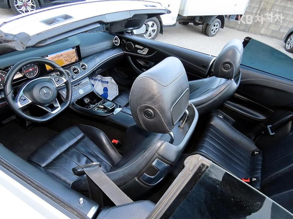 Mercedes-Benz E-Class (W213)E220d Cabriolet - 10