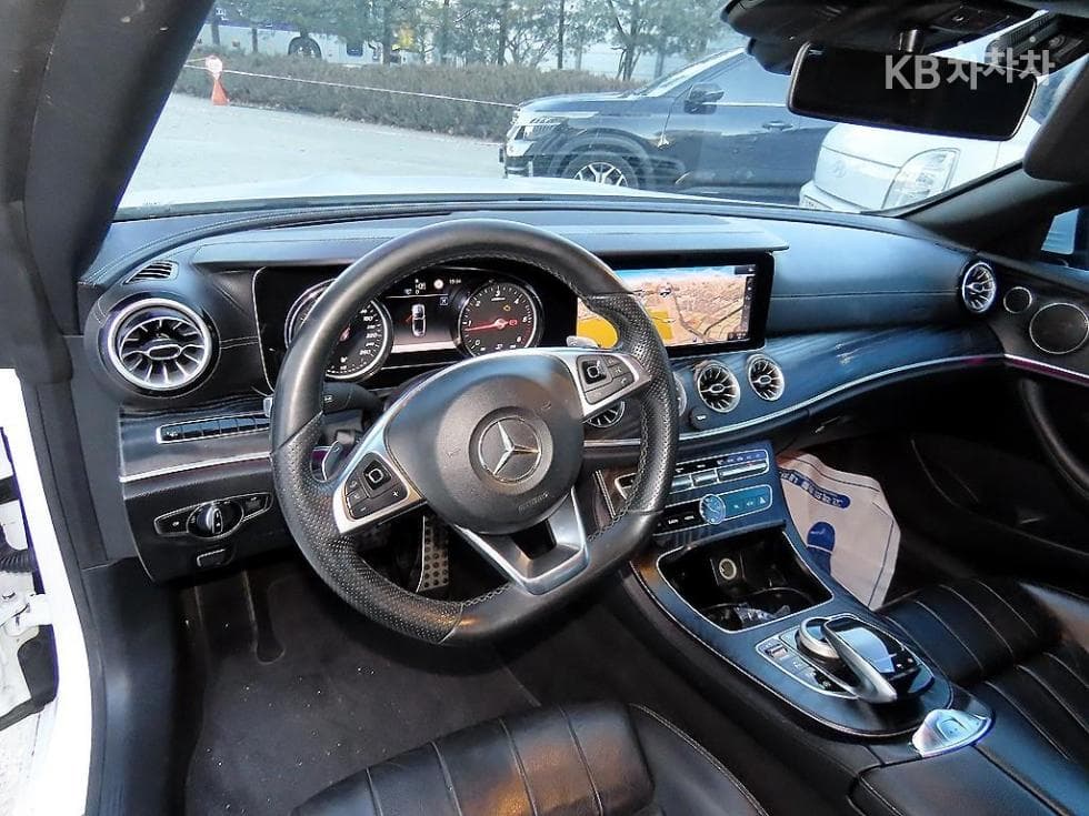 Mercedes-Benz E-Class (W213)E220d Cabriolet - 12