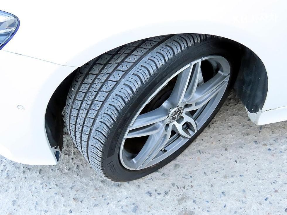 Mercedes-Benz E-Class (W213)E220d Cabriolet - 20