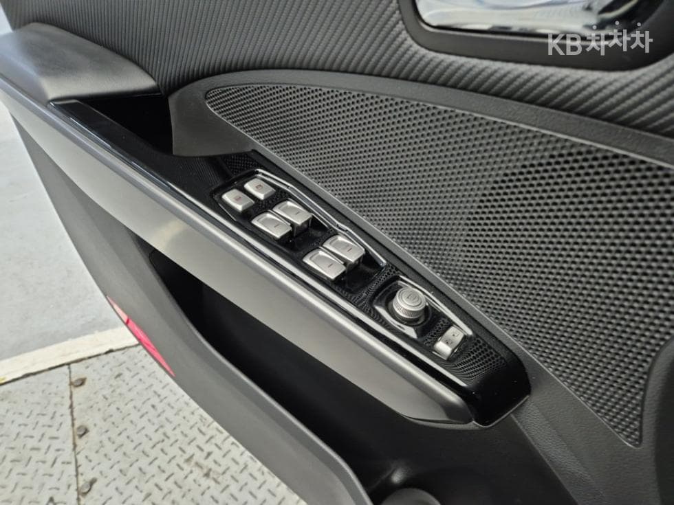 KG Mobility Tivoli AirGasoline 2WD RX - 18