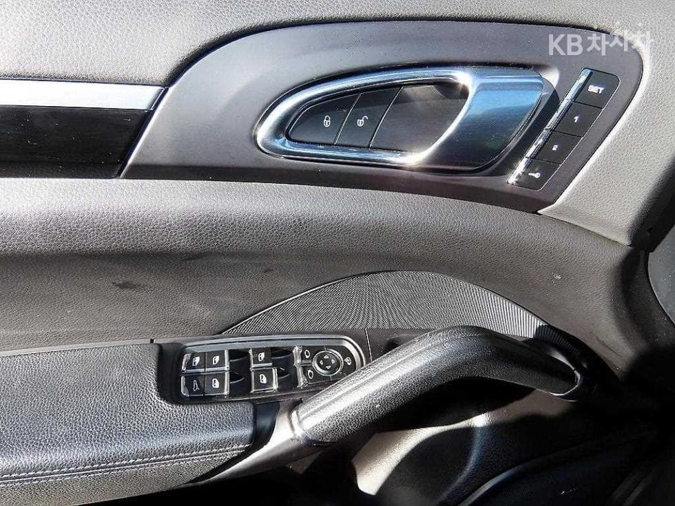 Porsche New Cayenne(958)3.0 Diesel Platinum Edition - 11