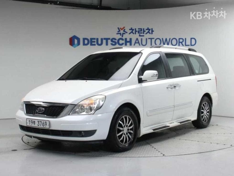 Kia Carnival R NewCarnival Limousine GLX Standard - Image 1