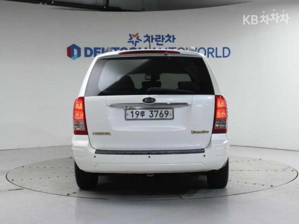 Kia Carnival RNewCarnival Limousine GLX Standard - 4