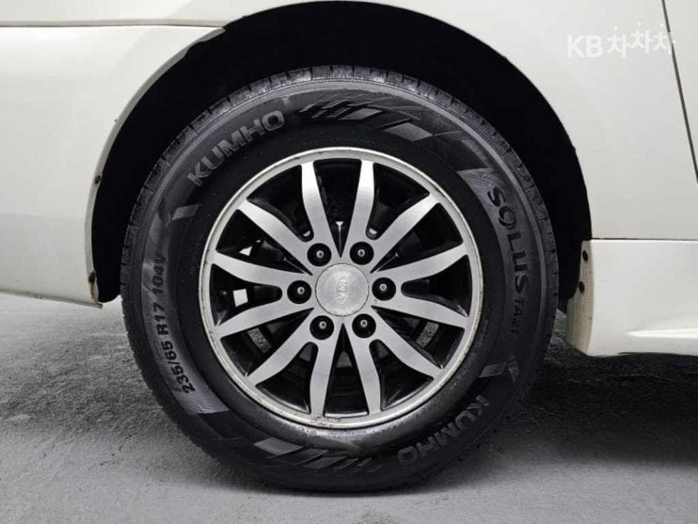 Kia Carnival RNewCarnival Limousine GLX Standard - 5