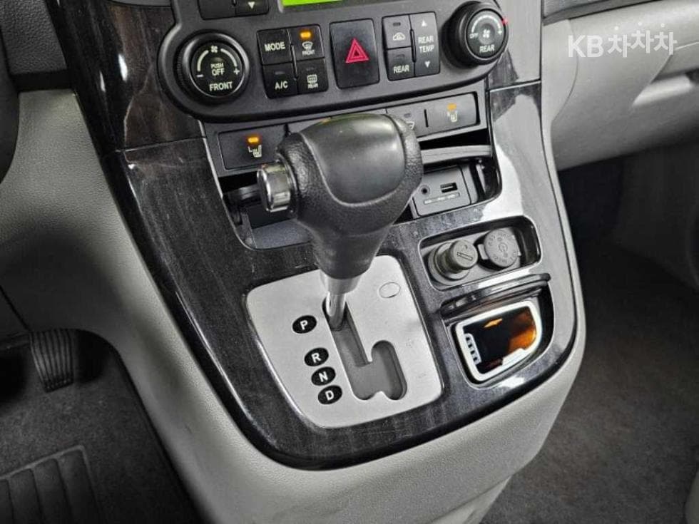 Kia Carnival RNewCarnival Limousine GLX Standard - 9