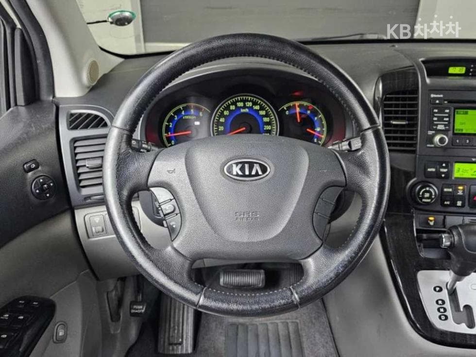 Kia Carnival RNewCarnival Limousine GLX Standard - 13