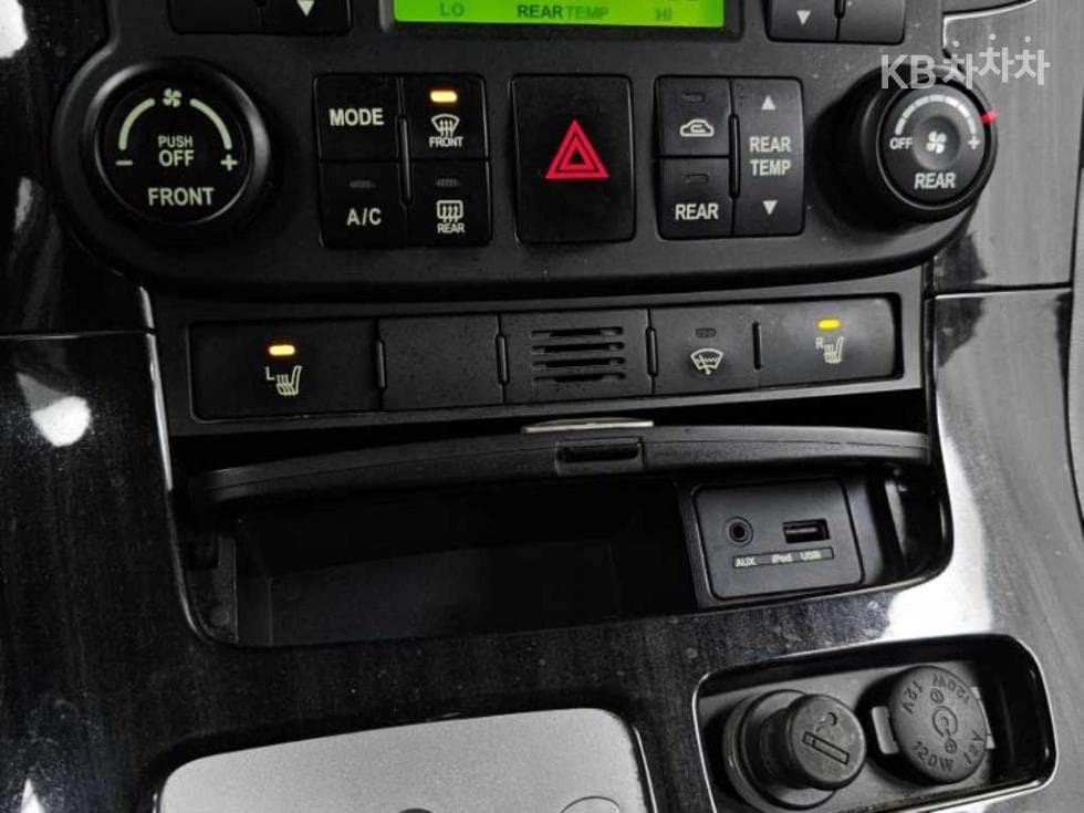 Kia Carnival RNewCarnival Limousine GLX Standard - 17