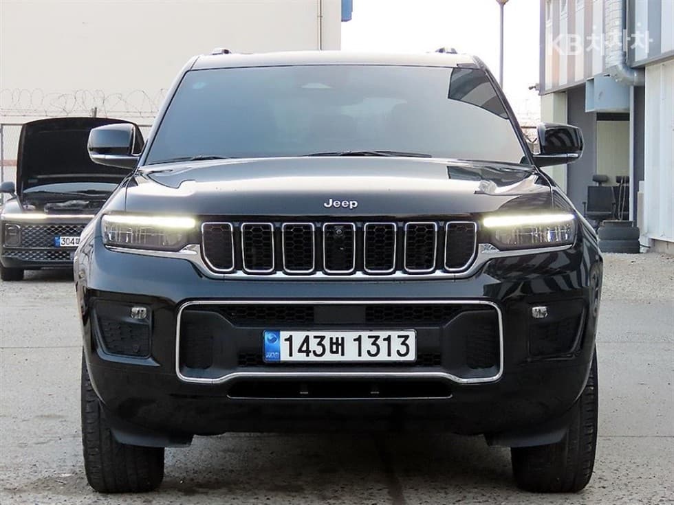 지프 그랜드 체로키(WL) 3.6 Бензин Overland - Image 1