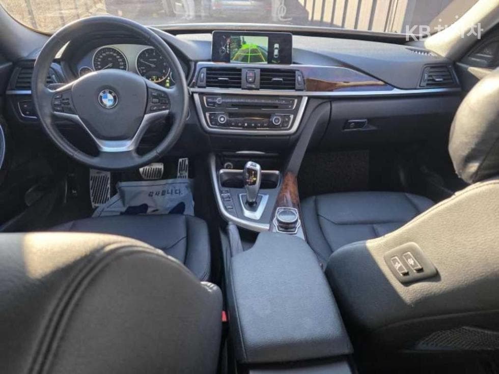 BMW Gran Turismo3 Series GT 320d F34 xDrive - 9