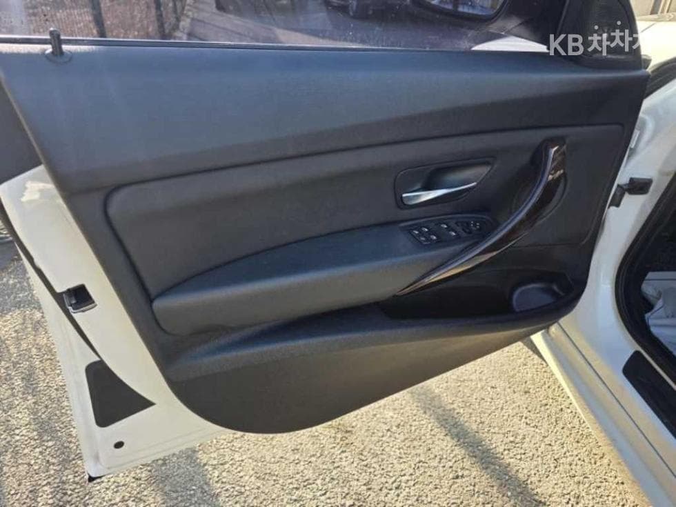 BMW Gran Turismo3 Series GT 320d F34 xDrive - 11