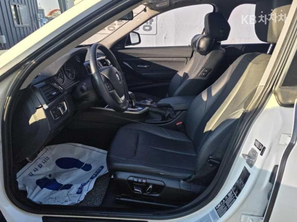 BMW Gran Turismo3 Series GT 320d F34 xDrive - 12