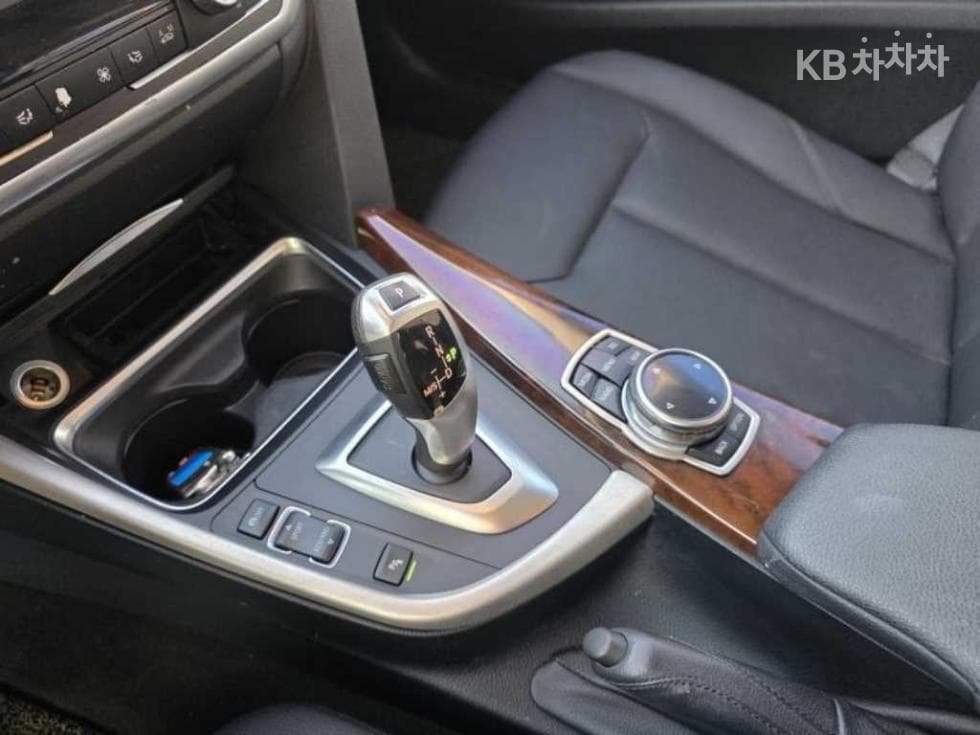 BMW Gran Turismo3 Series GT 320d F34 xDrive - 16