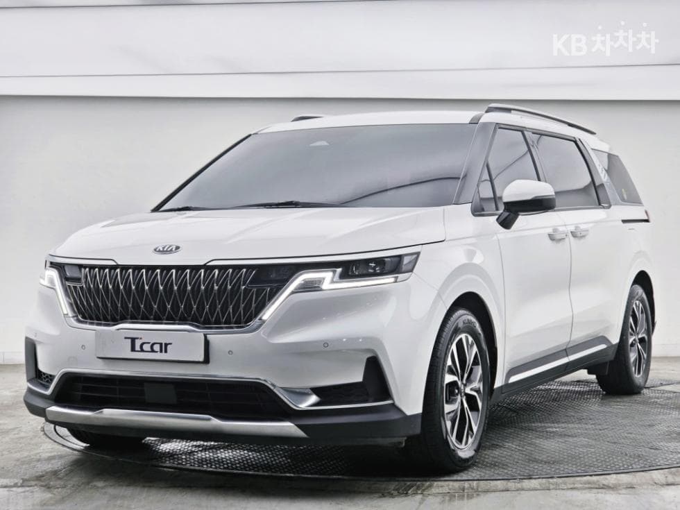 Kia Carnival 4th generation D2.2 9-seater Noblesse - Image 1