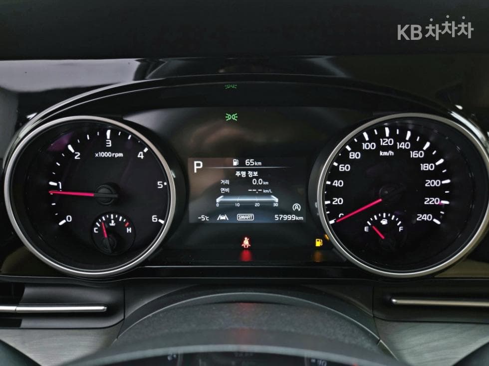 Kia Carnival 4th generationD2.2 9-seater Noblesse - 8