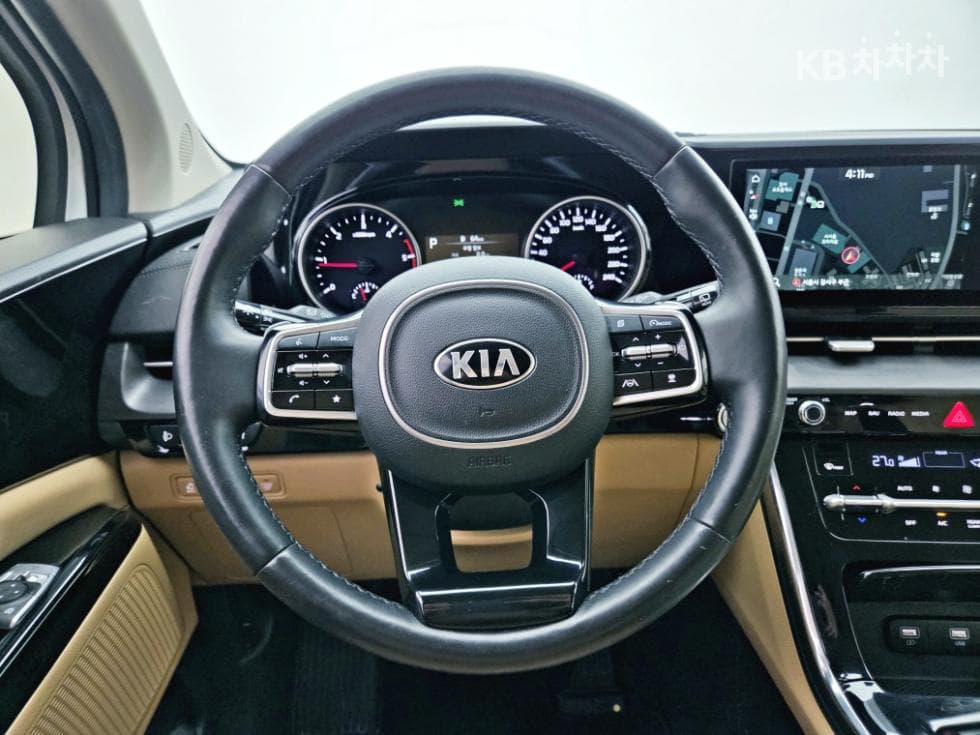 Kia Carnival 4th generationD2.2 9-seater Noblesse - 9