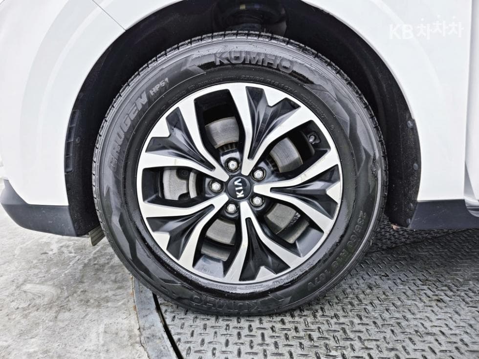 Kia Carnival 4th generationD2.2 9-seater Noblesse - 20