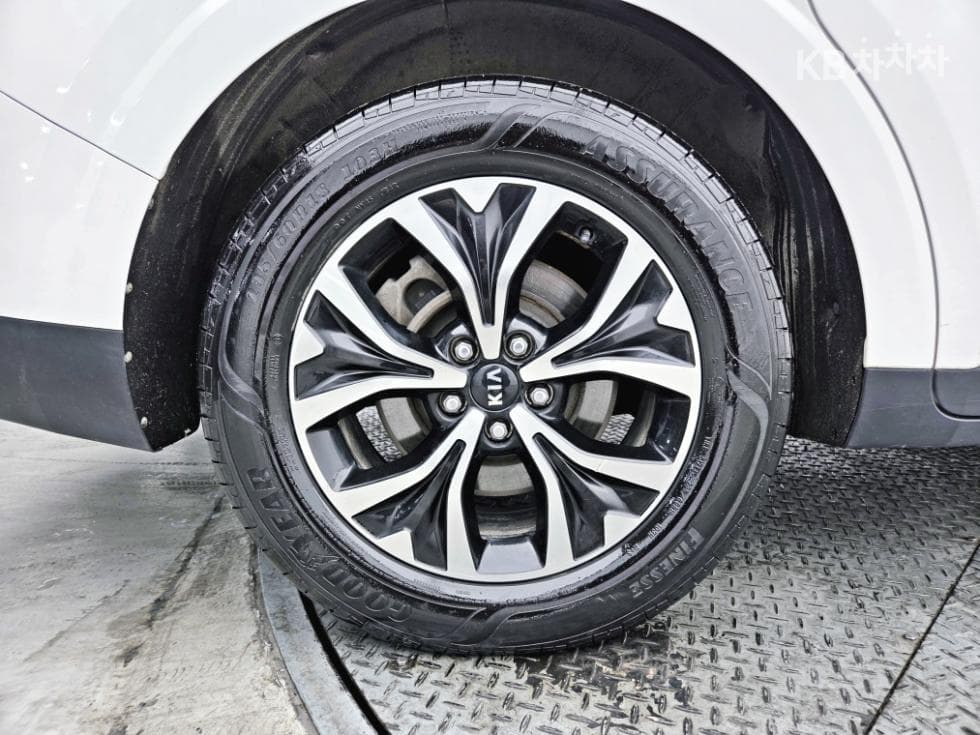 Kia Carnival 4th generationD2.2 9-seater Noblesse - 23