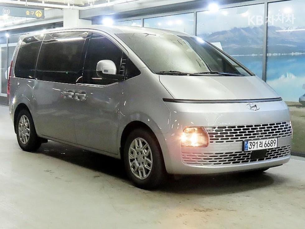 Hyundai Staria 2.2 Tourer 9 Modern - Image 1