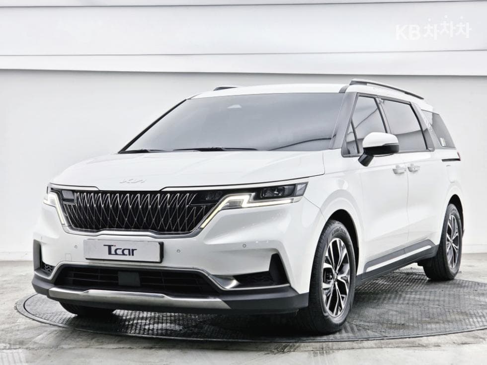 Kia Carnival 4th generation D2.2 9-seater Noblesse - Image 1