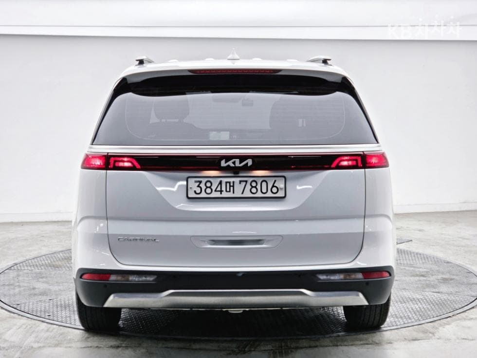 Kia Carnival 4th generationD2.2 9-seater Noblesse - 2