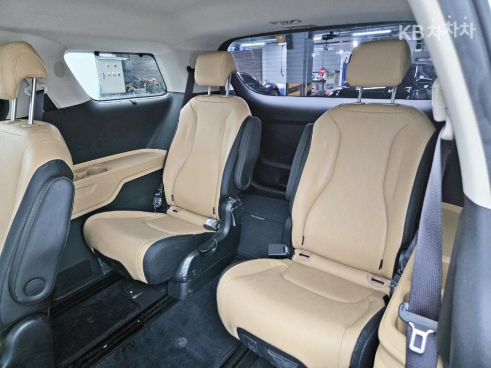 Kia Carnival 4th generationD2.2 9-seater Noblesse - 7