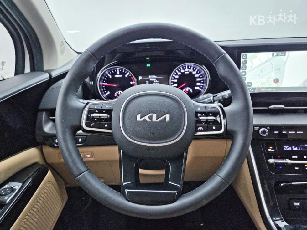 Kia Carnival 4th generationD2.2 9-seater Noblesse - 9