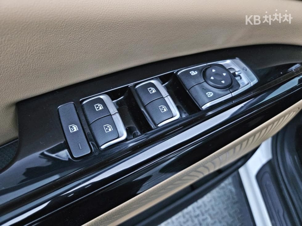 Kia Carnival 4th generationD2.2 9-seater Noblesse - 11