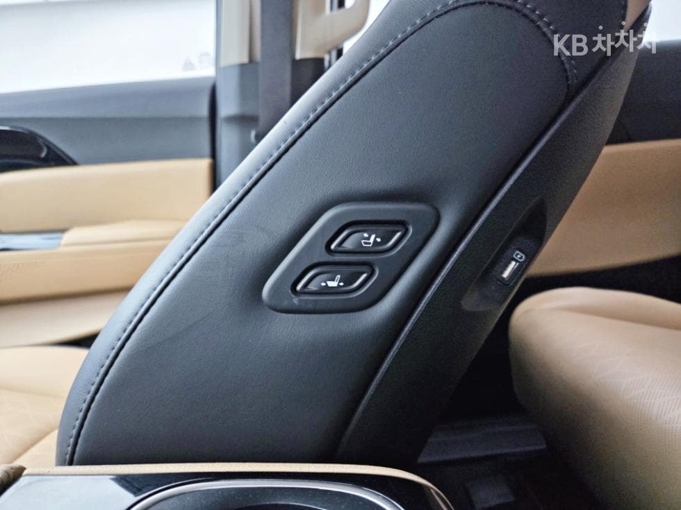 Kia Carnival 4th generationD2.2 9-seater Noblesse - 17