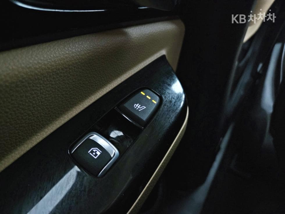 Kia Carnival 4th generationD2.2 9-seater Noblesse - 18