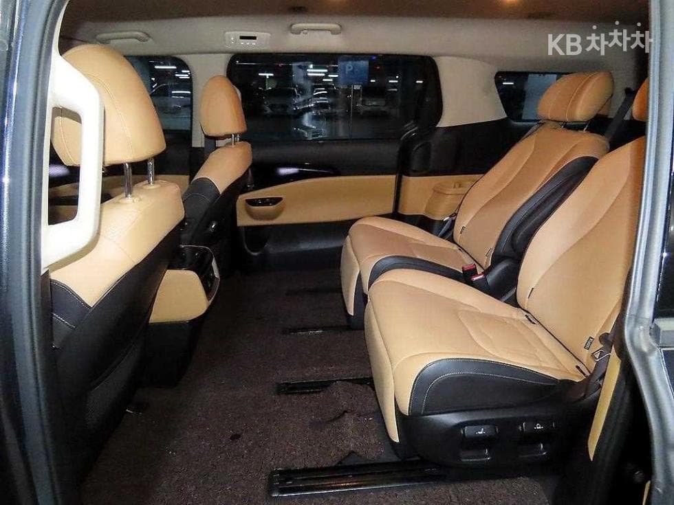Kia Carnival 4th generationD2.2 7-seater (Limousine) Signature - 7