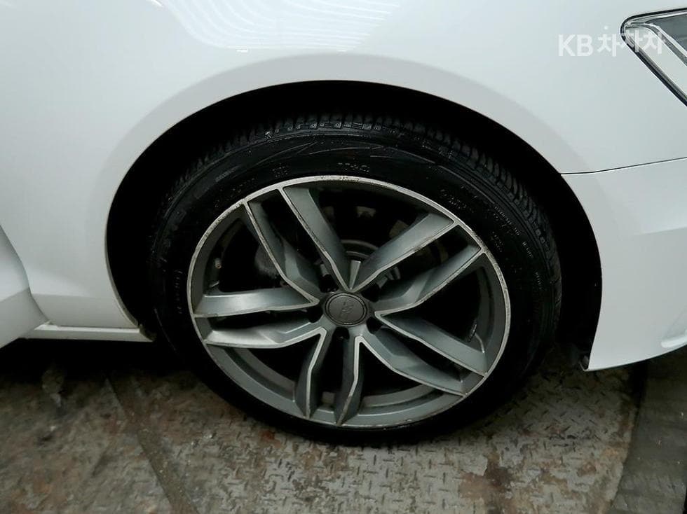 Audi NEW A635 Turbo Diesel Injection Dynamic LED C7 - 8