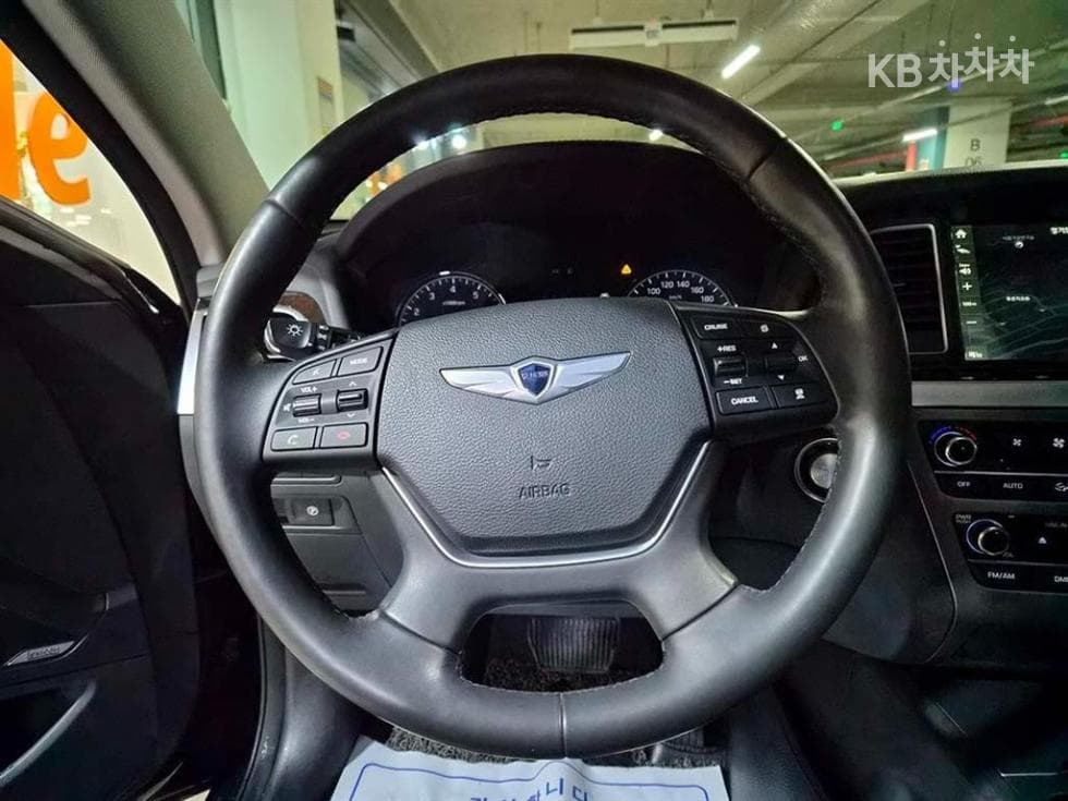 Hyundai GenesisDHG330 Premium AWD - 9
